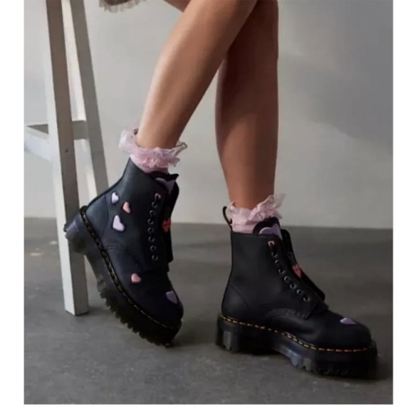 Dr. Martens Sinclair Heart ❤️ Platform Boot - 5 US - Picture 2 of 10